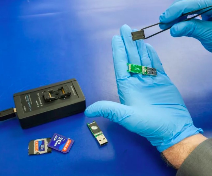 Восстановление информации с флешки Проспект Славы метро Спб