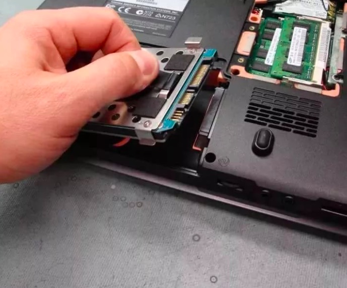 Замена жесткого диска на ноутбуке Проспект Славы метро Спб